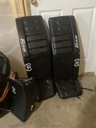 Black Senior 35" Warrior Pro Stock Ritual GT2 Pro Goalie Leg Pads
