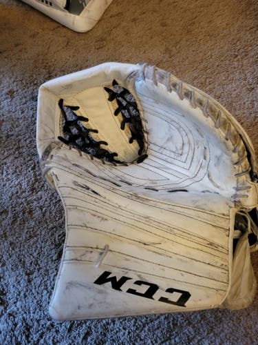 White Intermediate Used CCM Regular Premier R1.9