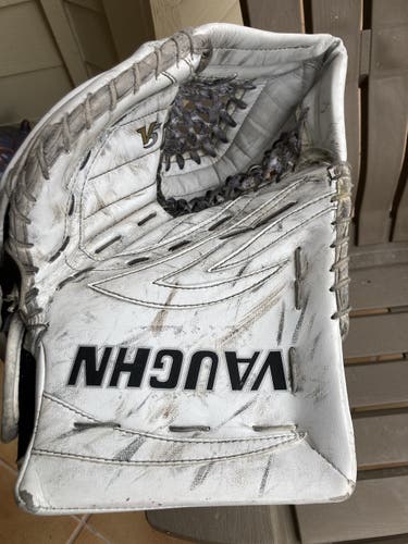 White Used Full Right Velocity V5 Glove