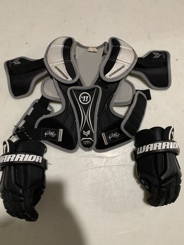 Warrior Youth large Shoulder Pads And Glove Combo
