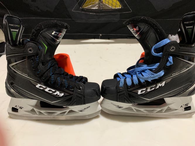 Junior CCM Regular Width  Size 6 Ribcor 80K Hockey Skates