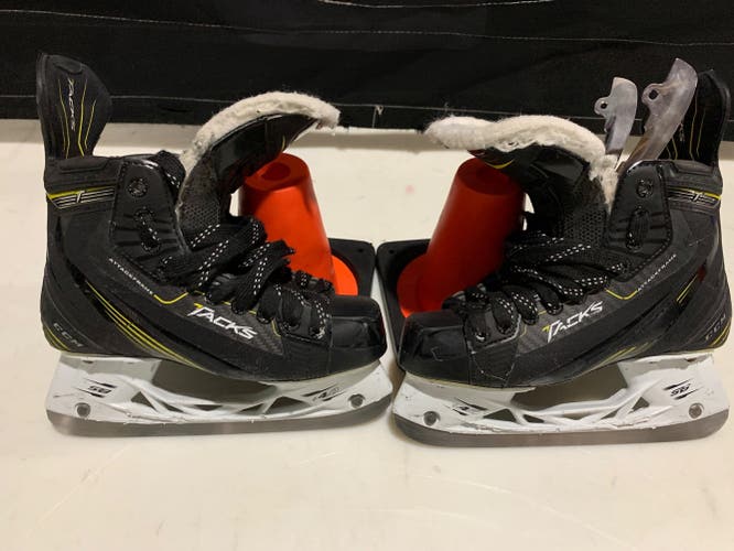 Youth Ccm tacks Size 4.5