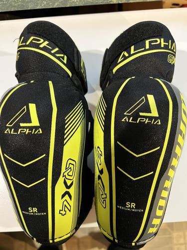 Warrior Alpha QX4 MED Elbow Pads