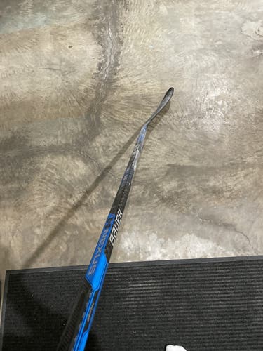 Senior Right Handed Toe Pattern Team Nexus Hockey Stick