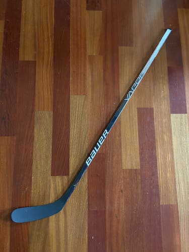 Junior Right Handed Mid Pattern Custom Vapor Hyperlite Hockey Stick