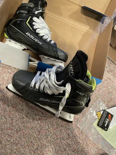 Used Bauer Pro Goalie Skates Size 6 Fit 1