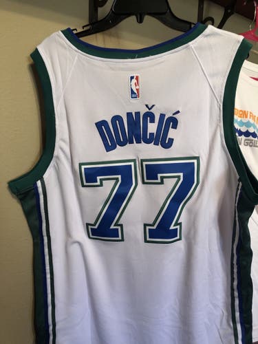 Nike Luca Doncic Dallas Mavericks Jersey Size 52