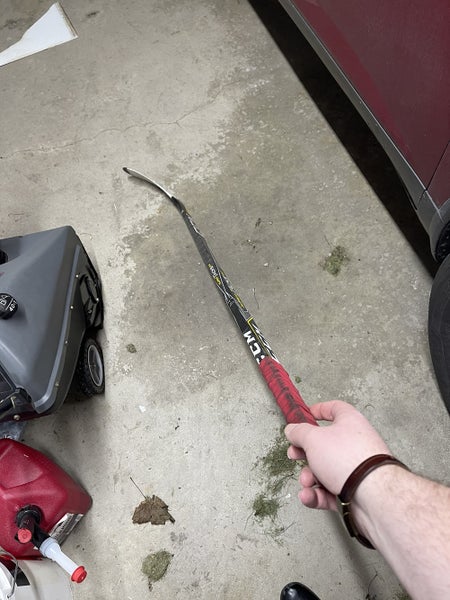 Senior Right Handed Super Tacks 2.0 Hockey Stick