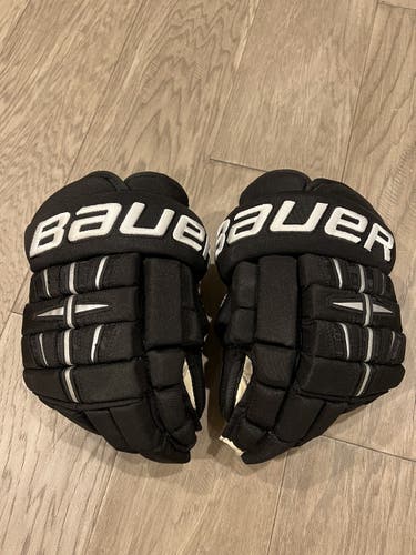 Bauer 4 Roll Pro Hockey Gloves