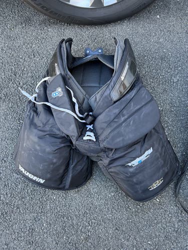 Used Senior Medium Vaughn Velocity VE8 Pro Carbon Hockey Goalie Pants