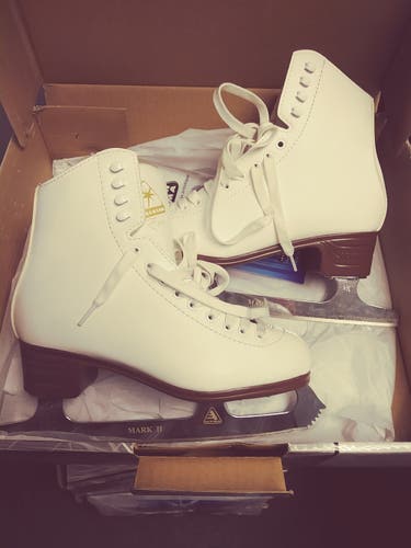 White Figure Skates New Jackson Ultima JS1290 Size 5.5