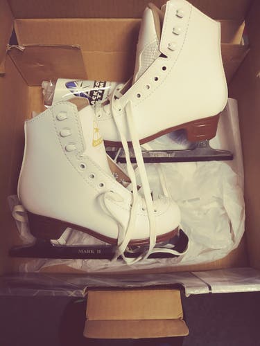 White Figure Skates New Jackson Ultima JS1291 Size **youth 12**