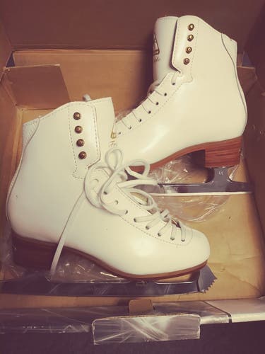 White Figure Skates Used Jackson Ultima DJ2070 Size 6 Mark 4 blades