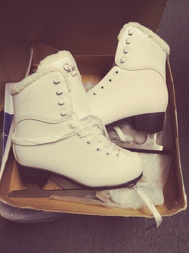 White Figure Skates New Jackson Ultima 180 Glacier Size 5