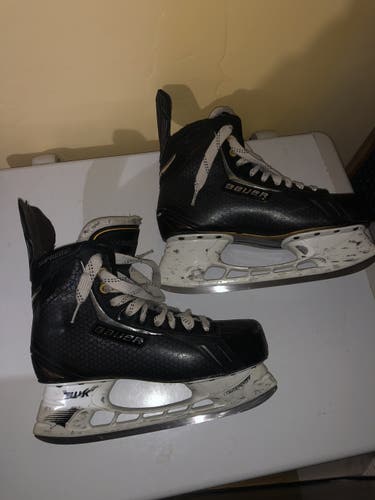 Senior Bauer Regular Width  Size 10 Supreme One.7 Hockey Skates
