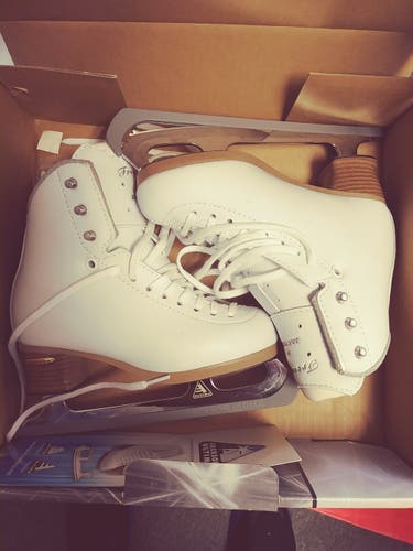 White Figure Skates New Jackson Ultima FS 2191 Size 1.5