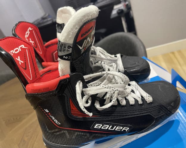 Hockey Skates Senior Used Bauer Vapor 3x pro Regular Width Size 6.5
