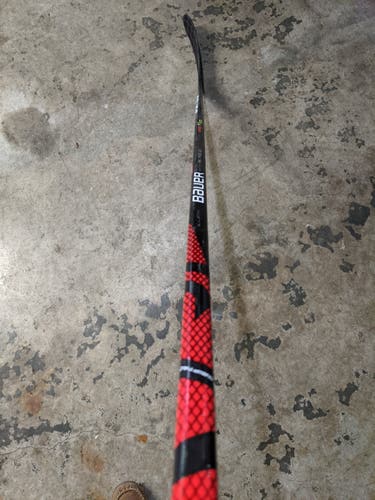 Hockey Stick New SR Bauer RH Vapor FlyLite P28 77 flex Mid Pattern