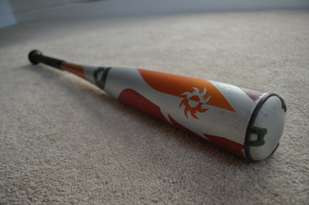 Batte Baseball Américaine DeMarini Voodoo One 28/18 – Alliage U02-18, équilibrée, Diamètre 2 5/8