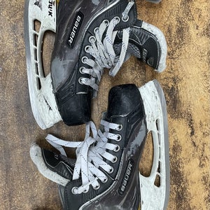Junior Bauer Regular Width  Size 3.5 Supreme ONE80 Hockey Skates