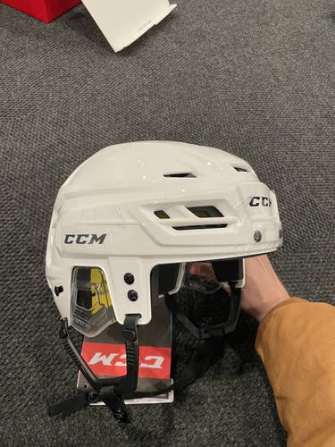 New Medium CCM Tacks 210 Helmet