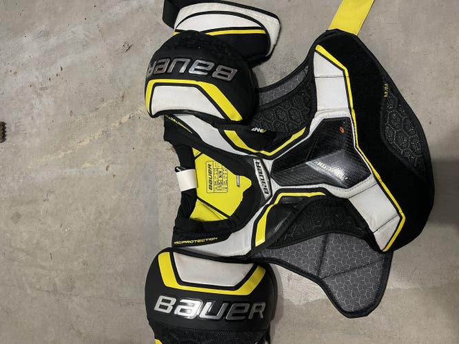 Senior Medium Bauer Supreme 2S Pro Shoulder Pads