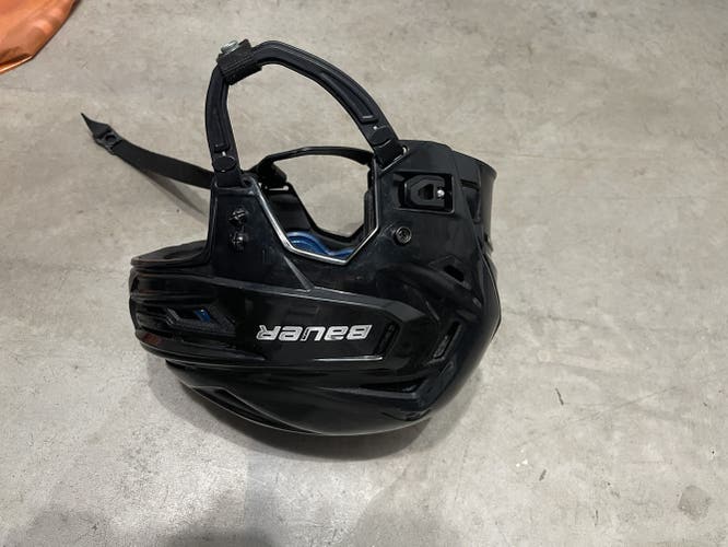 Black Medium Bauer Pro Stock Re-Akt 150 Helmet