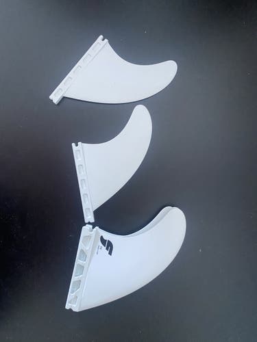 Futures F8 Thermotech Thruster Surfboard Fin. Five fins included