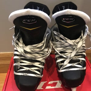 Hockey Skates Junior New CCM Tacks 3052 Regular Width Size 2.5