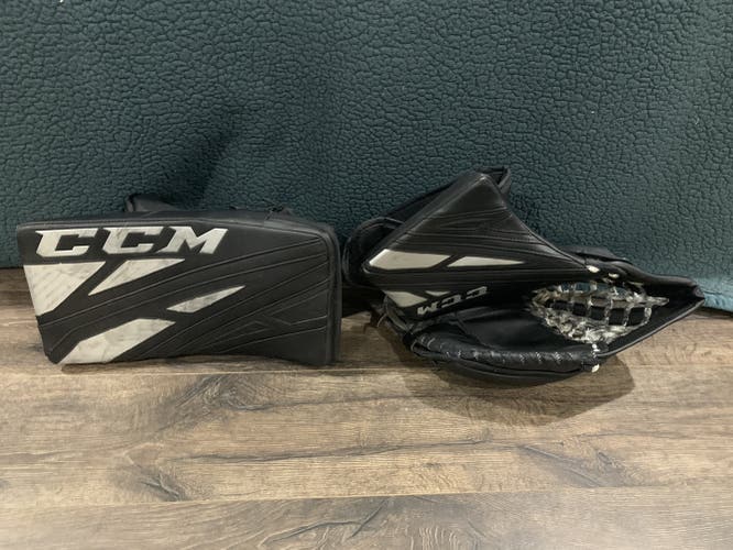CCM EFlex 4.9 Glove and Blocker
