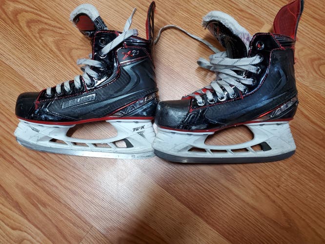 Hockey Skates Junior Used Bauer Vapor X2.7 Regular Width Size 4