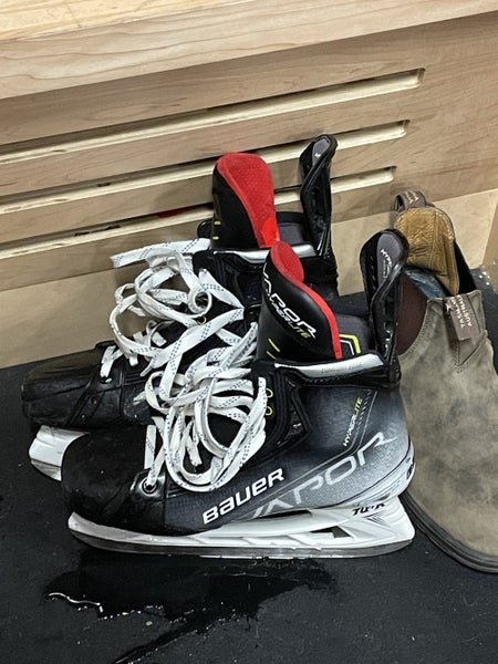Senior Bauer Extra Wide Width Size 8 Vapor Hyperlite Hockey Skates