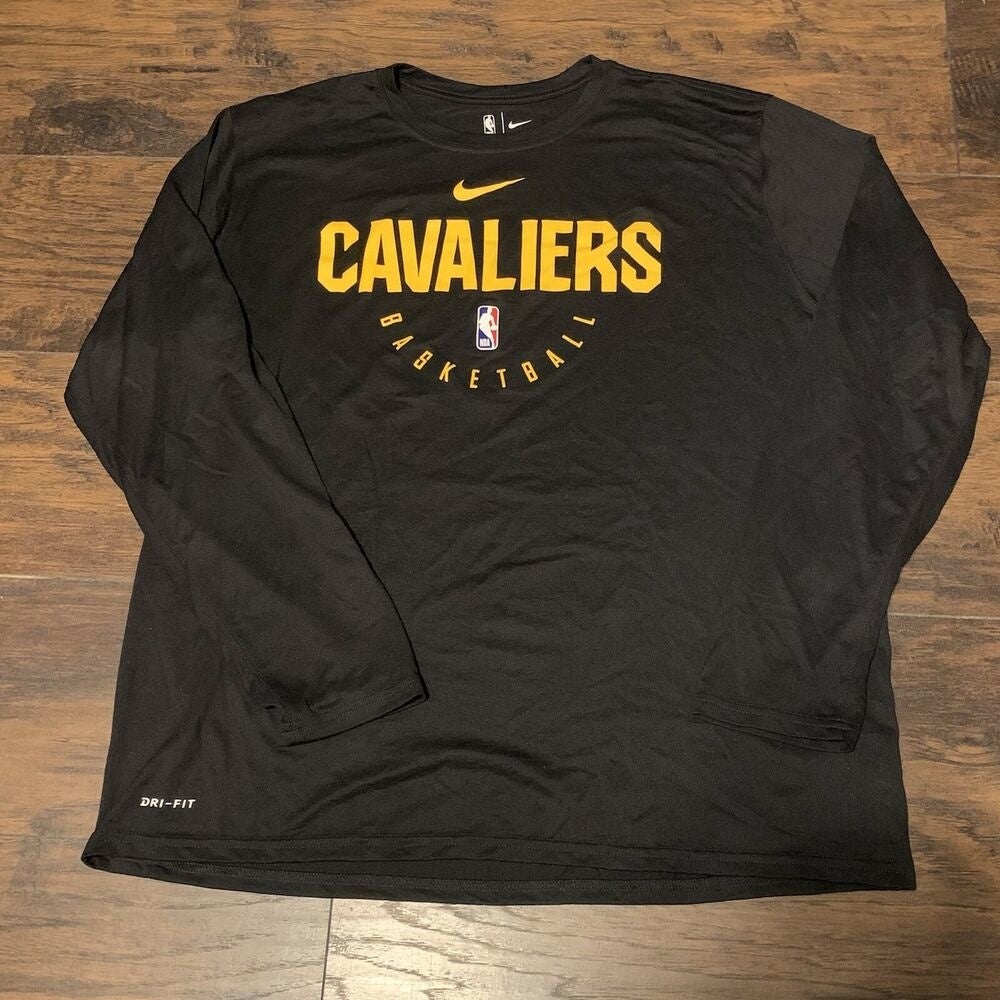 Nike Men's Cleveland Cavaliers Red Practice Long Sleeve T-Shirt, Large