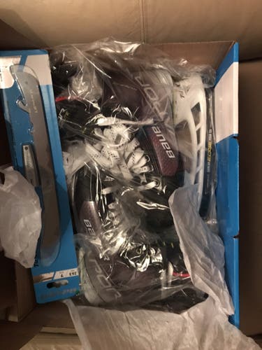 Senior Bauer Fit 2 Size 7 Vapor Hyperlite Hockey Skates