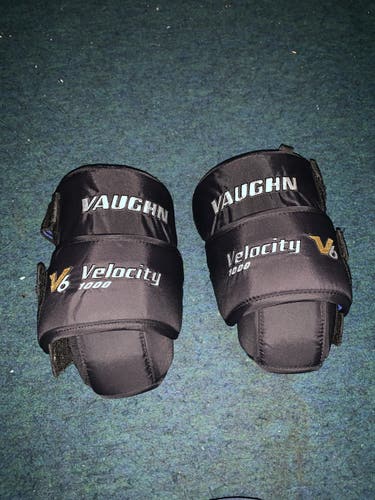 Vaughn goalie knee pads