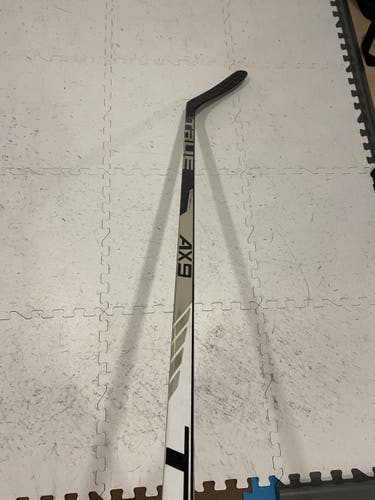 Senior Right Handed Mid Pattern  AX9 Hockey Stick