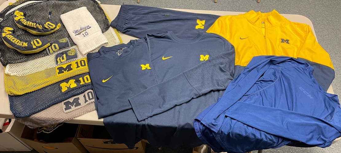 University of Michigan Hockey Team issued #10 Matty Beniers