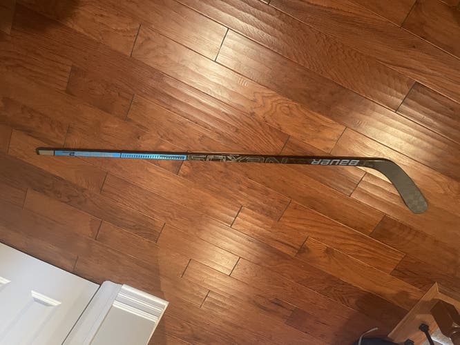 New Right Handed Mid Pattern Nexus 2N Pro Hockey Stick