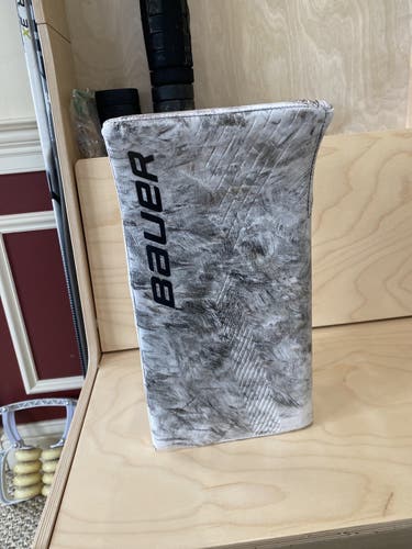 White Senior Bauer Ultrasonic Blocker - GREAT CONDITION