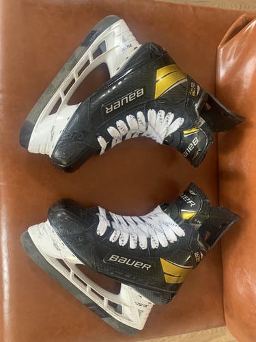 Senior Bauer Wide Width  Size 6.5 Supreme UltraSonic Hockey Skates