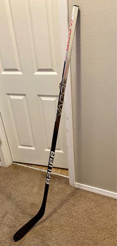 Senior Right Handed 77 Flex P92 Curve Vapor Hyperlite Hockey Stick
