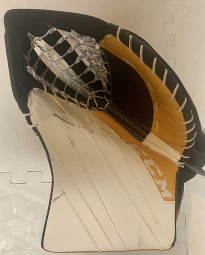 CCM Regular Extreme Flex 5.9 with D30 palm used once