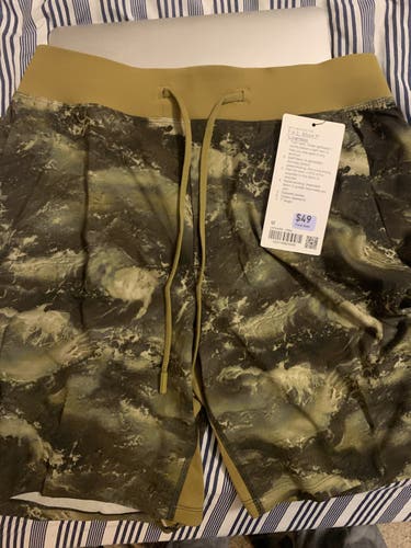 Camo Adult Medium Lululemon Shorts