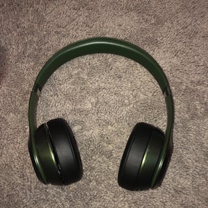Beats Solo 2 Wired by Dr Dre Hunter Green