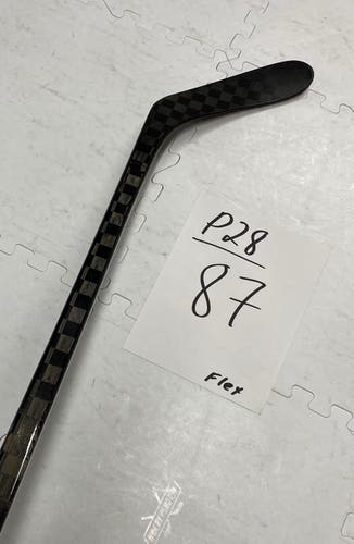 Senior (1x) P28 Right Handed 87 Flex Toe Pattern Pro Stock Nexus 2N Pro Hockey Stick