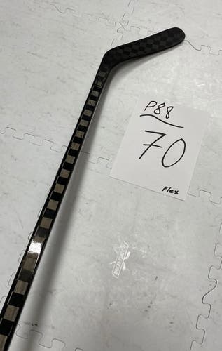 Senior P88 Right Handed 70 Flex Mid Pattern Pro Stock Nexus 2N Pro Hockey Stick