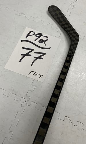 Senior (1x) P92 Left Hand 77 Flex Mid Pattern Pro Stock Nexus 2N Pro Hockey Stick