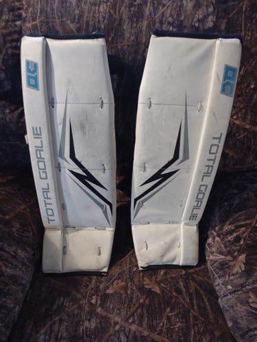 Quick change youth goalie leg pads