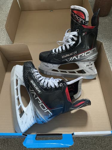 Senior Bauer Size 8 Vapor 3X Hockey Skates