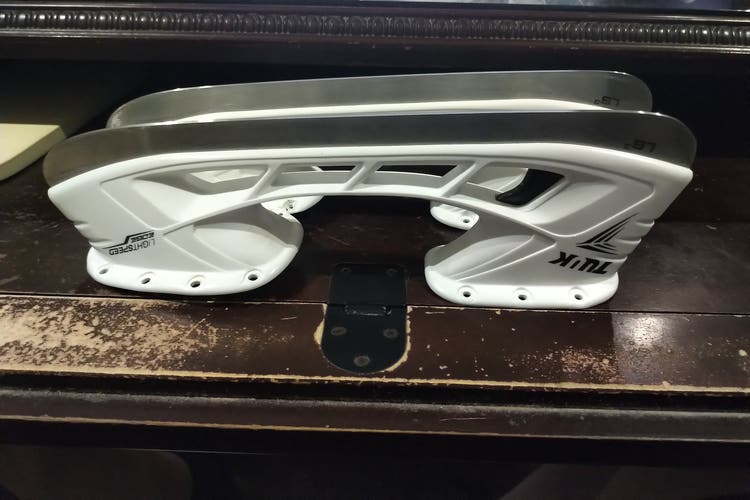 1 Pair of 296 Bauer TUUK Lightspeed Edge SR Skate Holders with TUUK LS3 Edge SR Hockey Runners